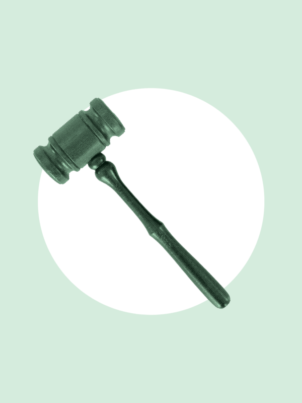 Over a light green background is a white circle with a green gavel in the middle.
