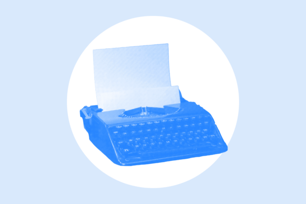 Over a light blue background is a white circle with an blue typewriter in the middle.