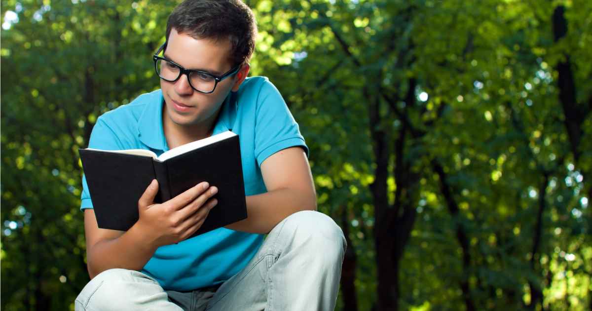 Student access. Чтение. Человек за книгой. Чтение на природе. Книга человек.